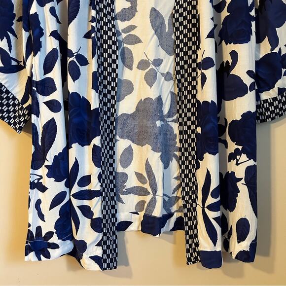 ✨ CAbi White/Navy Blue Floral 3/4-Sleeve Flowy Open Kimono Blouse Size XS/Small - Picture 5 of 11